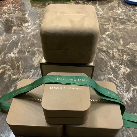 Set of David Yurman gift boxes and ribbons, new, never used. - Picture 1 of 4